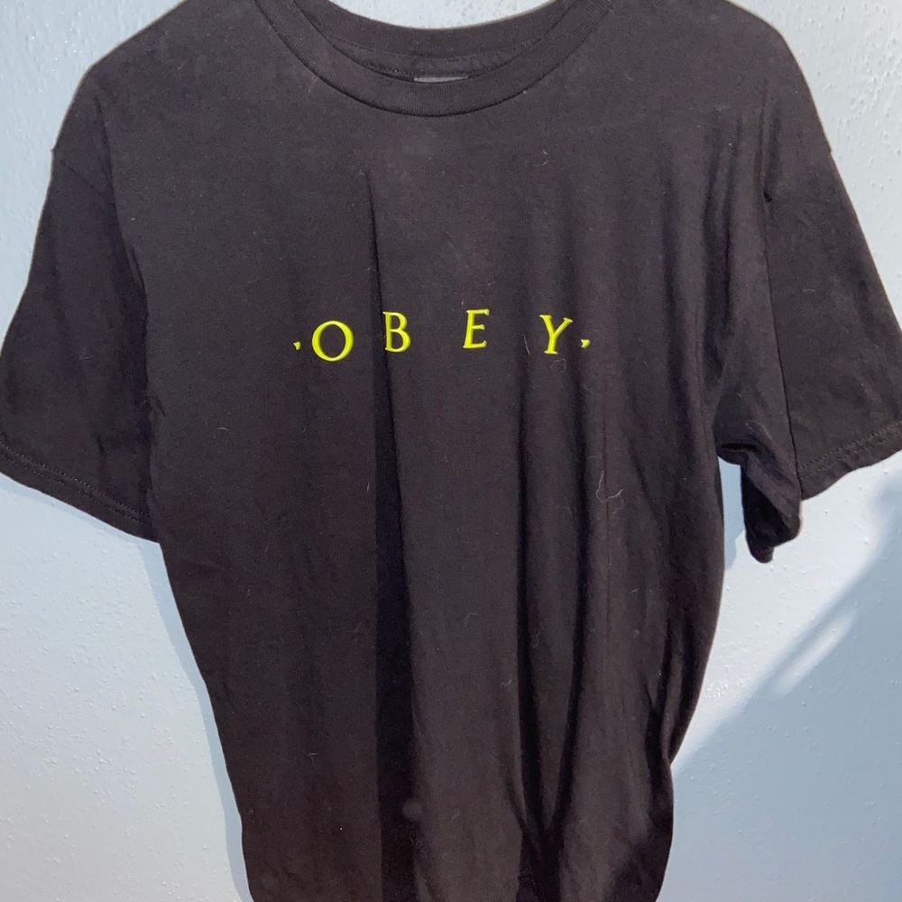 Obey tee